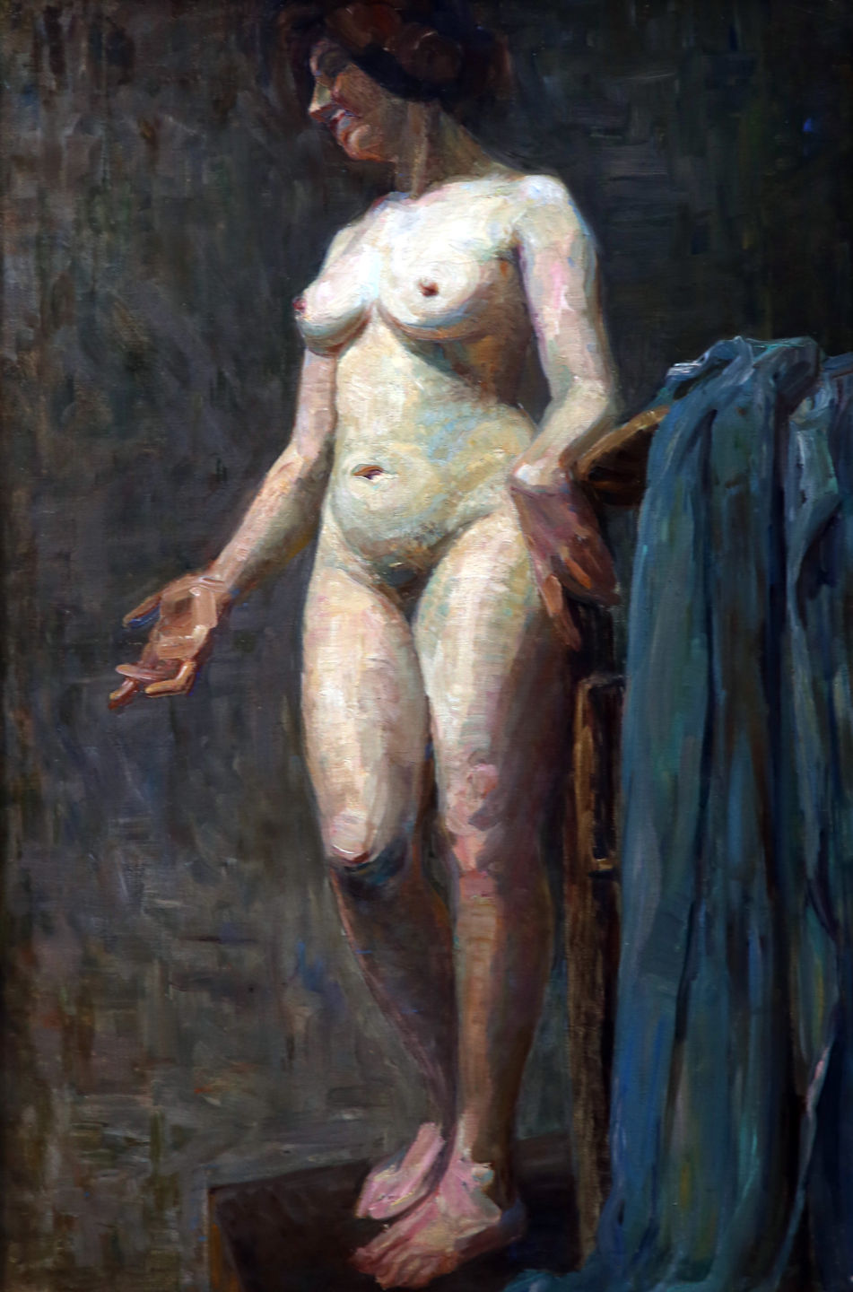 Tarsila do Amaral. Estudo de nu (em pé com a mão aberta), 1921. Óleo sobre tela.