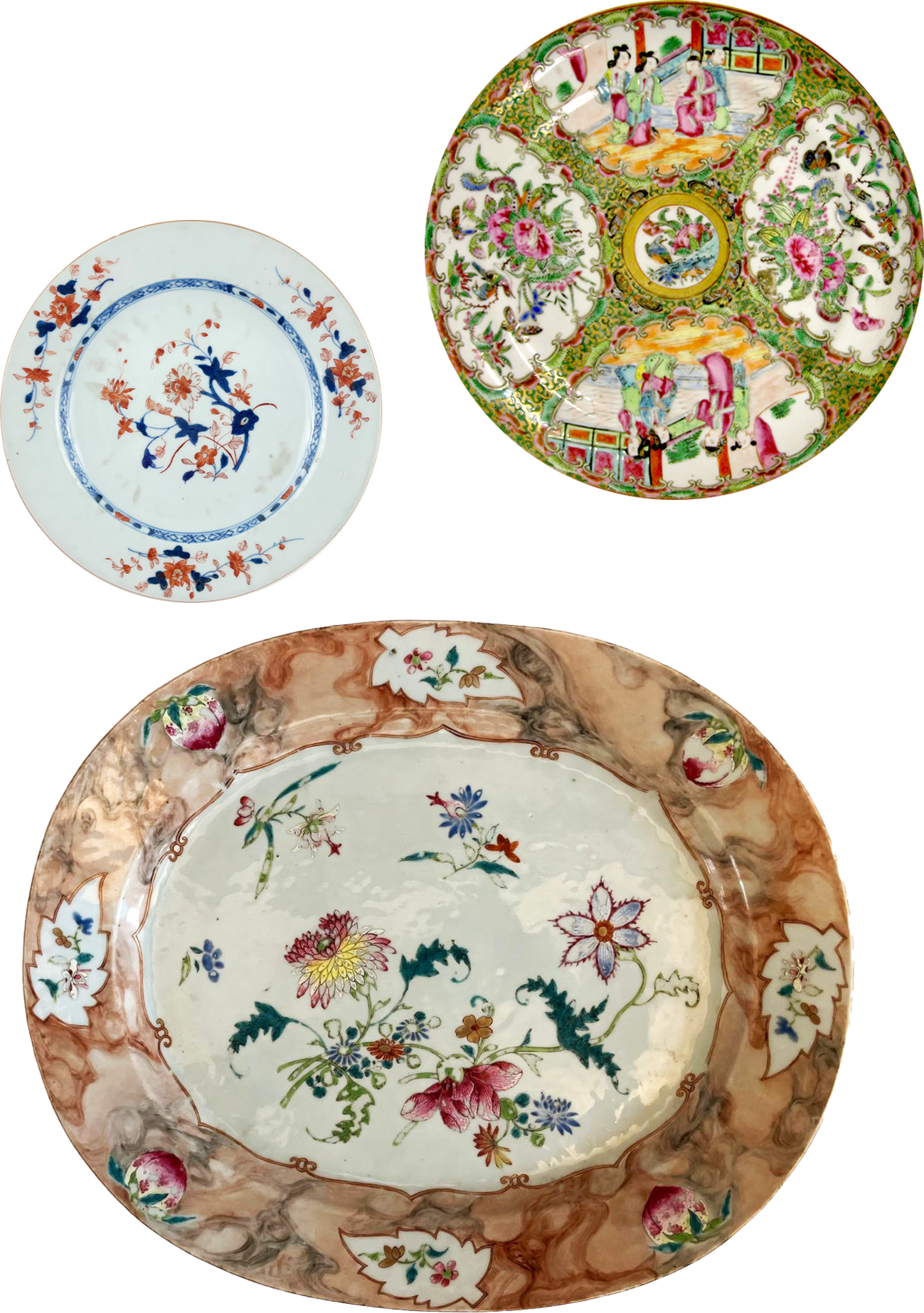 Foto de travessas de porcelana chinesa produzida nos séculos XVIII e XIX
